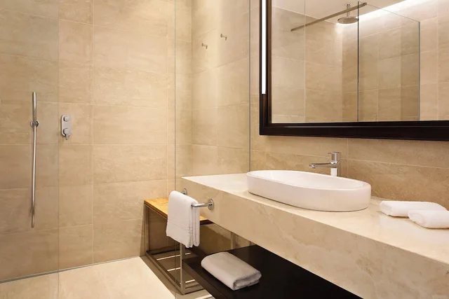 غرفة سوبيريور بسرير كينج، Sheraton Lake Como Hotel 4/4