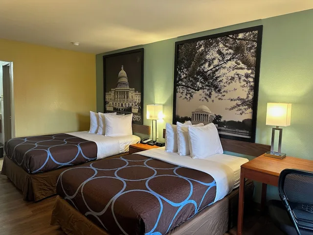 غرفة بسرير مزدوج لذوي الإعاقة، Super 8 by Wyndham Alexandria/Washington D.C. Area 1/4