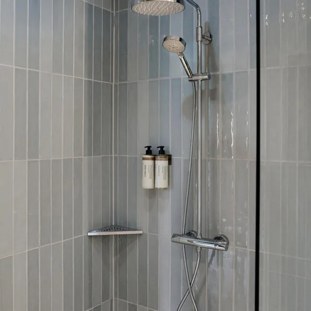 غرفة ثلاثية، Hotel Hans 6/6