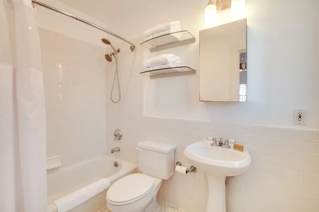 Junior Suite, Studio, Street View، Venice Suites 4/4