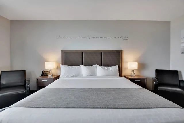 غرفة سوبيريور بسرير كينج بإطلالة على النهر، Hotel Le Petit Manoir Du Casino 3/7