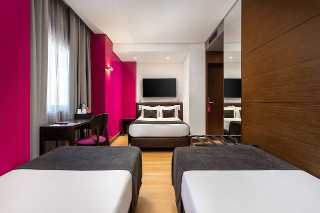 غرفة عائلية بسرير مزدوج وسريرين منفصلين، Hotel Luena 11/12