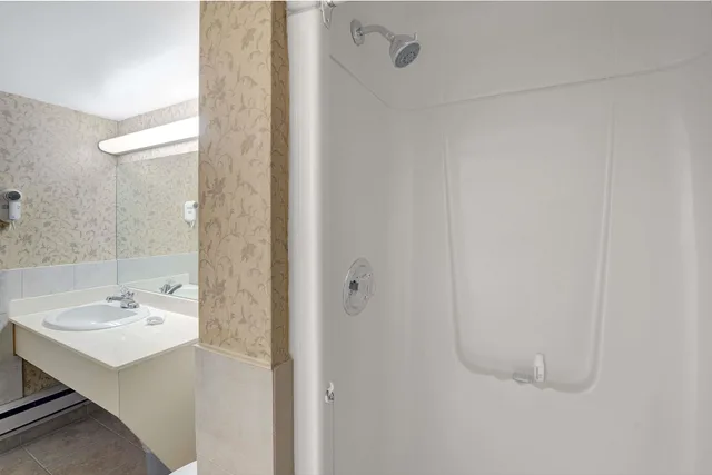 غرفة قياسية بسريرين كوين، Super 8 By Wyndham Niagara Falls North 4/5