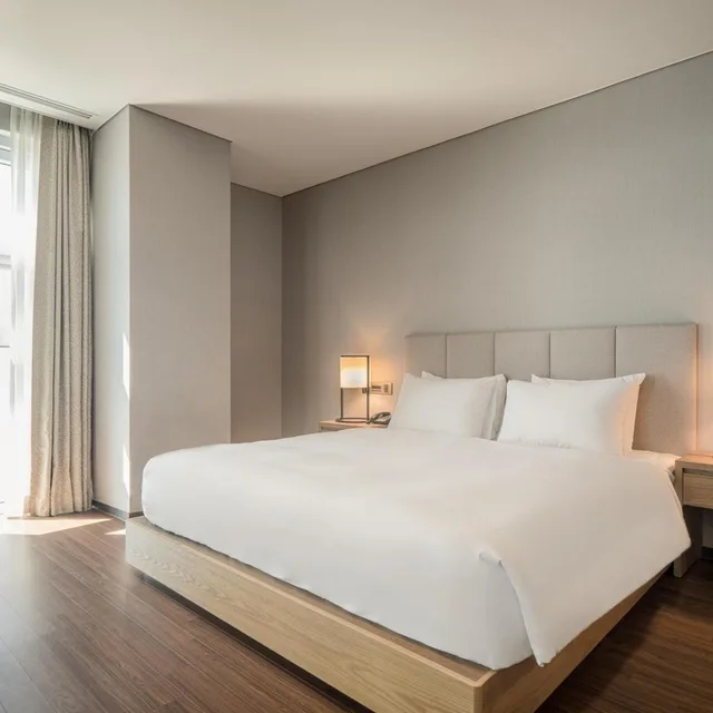 جناح بسرير كوين بإطلالة على البحر، Hotel Tops 10 4/10