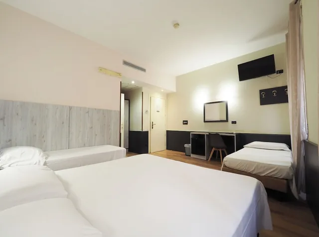 غرفة رباعية بسريرين منفصلين، Osimar Hotel Rome 2/9
