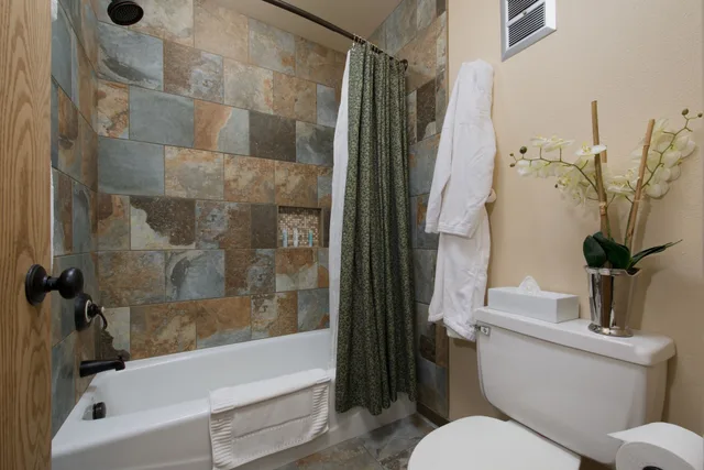 Room, King Bed, Courtyard Area، Lexington Hotel At Jackson Hole Hotel Suites 1/2