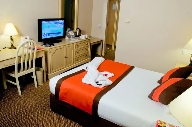 غرفة قياسية بسرير كينج، Novel Hotel City Center 1/4
