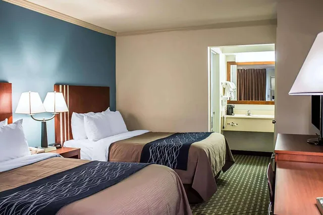 Room, 2 Double Beds, Accessible, Days Inn by Wyndham Austintown 1/2
