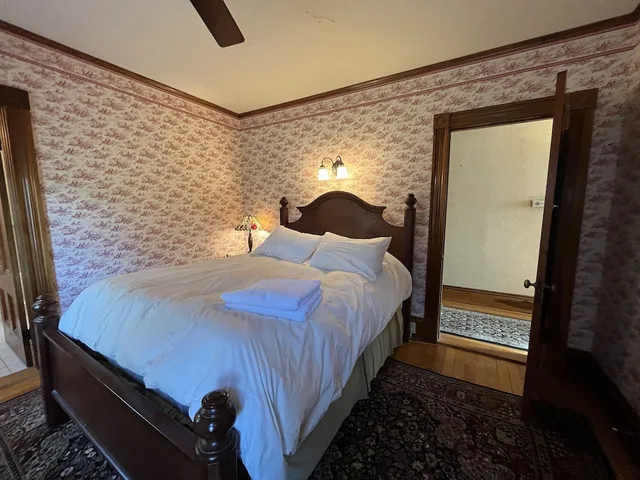 غرفة كلاسيكية بسرير كوين بإطلالة على الحديقة، Cheney House 5/9