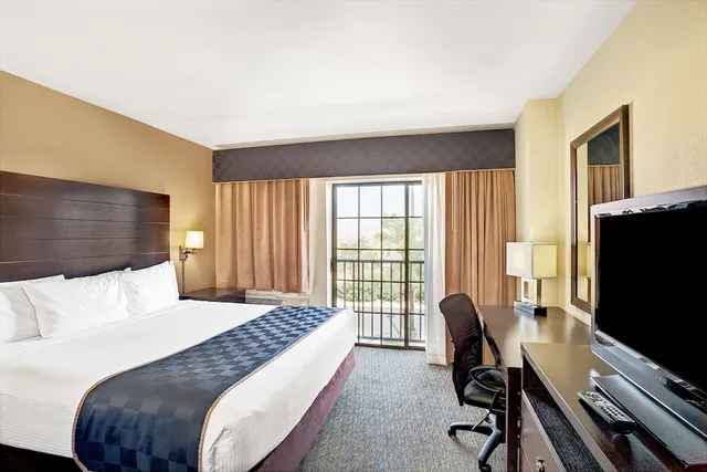 جناح استوديو بسرير كينج، Days Inn and Suites by Wyndham Page Lake Powell 1/2