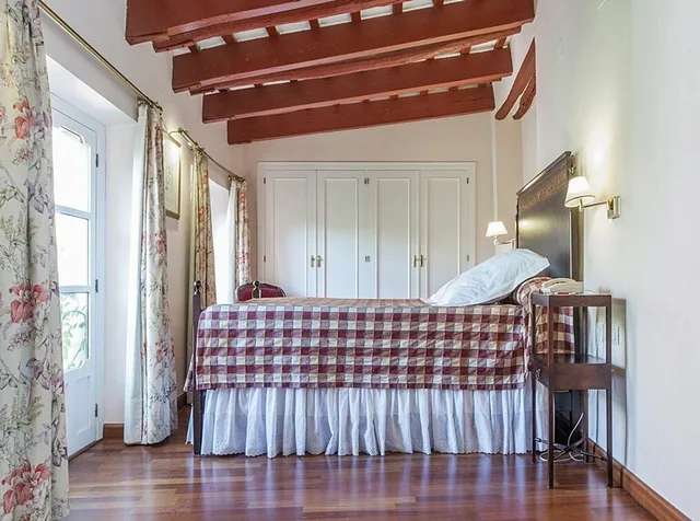 Room, Twin Beds, Jetted Tub, Las Casas De La Juderia Sevilla 9/10