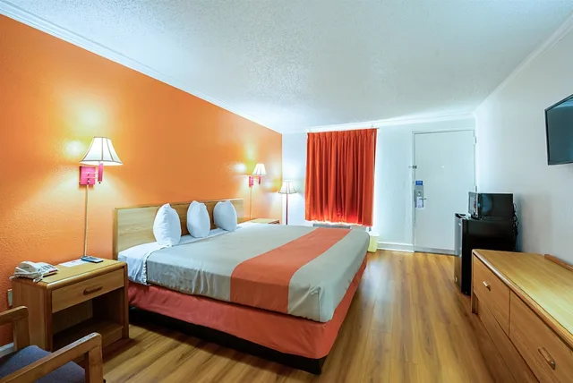 غرفة قياسية بسرير كينج للمدخنين، Motel6 Perry, GA 5/10