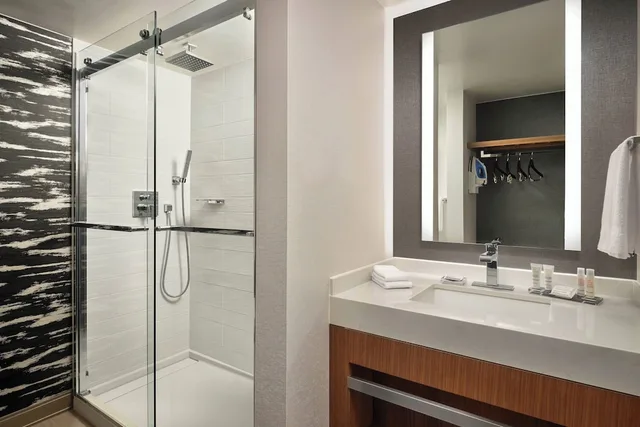 Room, King Bed, Sofa, Fort Collins Marriott 6/10