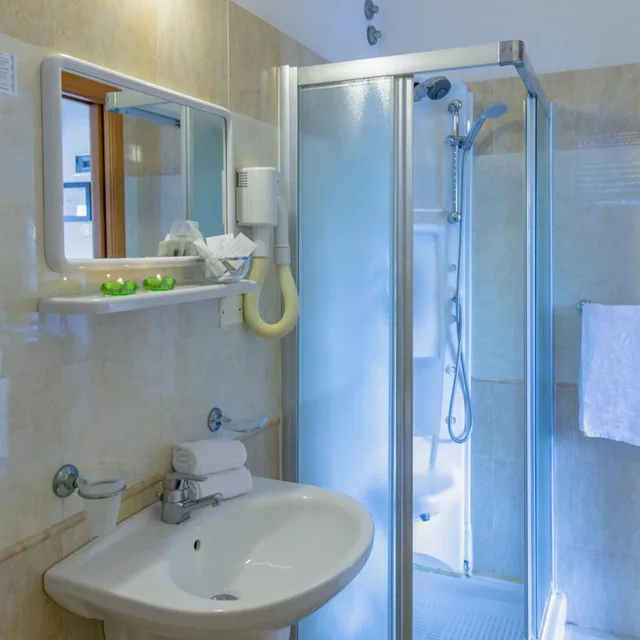 غرفة رباعية، Hotel Sultano 4/7