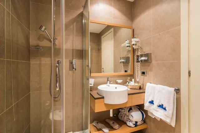 غرفة كلاسيكية بسريرين منفصلين، Hotel Sirmione E Promessi Sposi 4/4