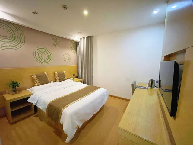 غرفة بسرير كوين، GreenTree Inn ShangHai Fengxian District XiaoTang Road Hotel 1/2