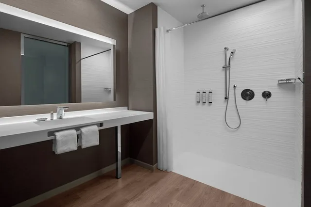 غرفة بسرير كينج بإطلالة على الجبل، AC Hotel Bozeman Downtown 5/5