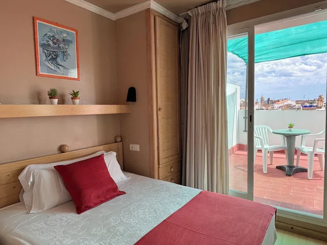 غرفة قياسية بسرير مزدوج بشرفة، Hotel Piccadilly Sitges 3/4