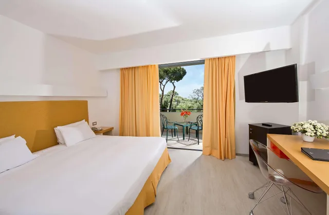 غرفة بسرير كينج بإطلالة على الحديقة، Hilton Sorrento Palace 2/3