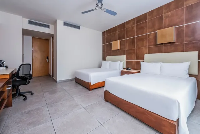 Krazy King or double bed Non Refundable, Krystal Urban Cancun 7/10