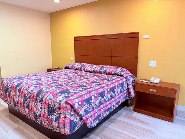 غرفة بسرير كينج لغير المدخنين، Aloha Inn McAllen Airport near Medical center Tx 2/3