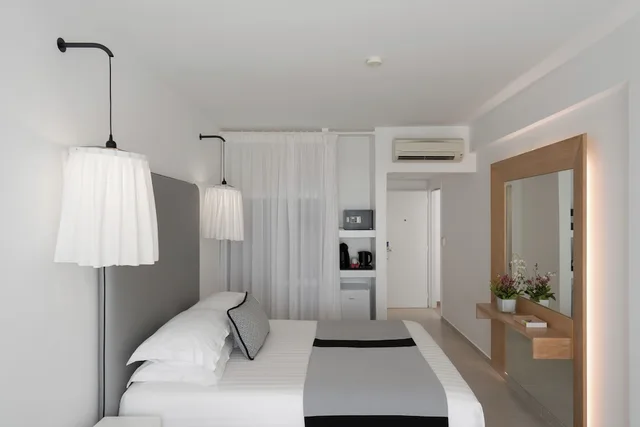 غرفة كلاسيكية بسريرين منفصلين بإطلالة على الفناء بغرفة نوم واحدة، Aressana Spa Hotel and Suites 3/10