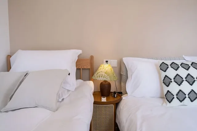 Senior, Apartment, 1 Single and 4 Double Beds، Book and Bed-People's Square 6/7
