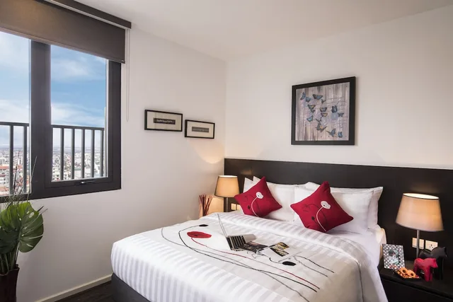 شقة بريميير بسرير كينج وسريرين منفصلين بغرفتي نوم، Somerset West Point Hanoi 2/10