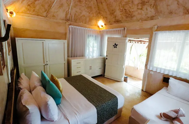 جناح بسرير كينج وسرير فردي بإطلالة على المسبح، Villa Las Estrellas 2/10