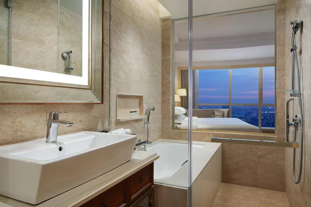 Sheraton, Guest Room, King Bed, Club Floor، Sheraton Petaling Jaya Hotel 3/4