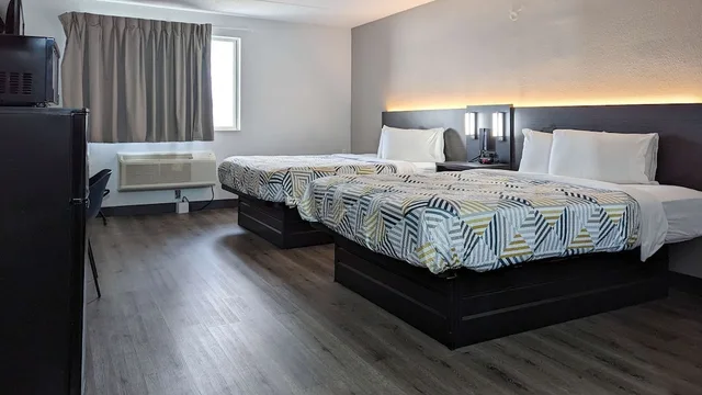 غرفة بريميوم بسريرين مزدوجين، Motel6 Danvers, MA - Boston North 1/4