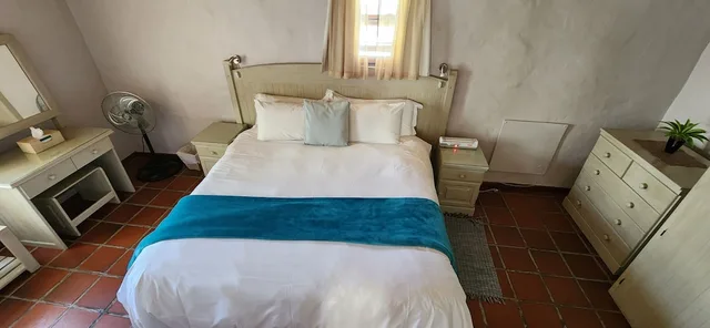 كوخ بسرير كينج، Baywatch Villa Guest House And Self Catering Accommodation 2/3