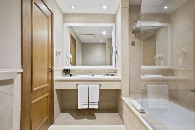 The Level, Premium, King Bed، Melia Villaitana 5/5