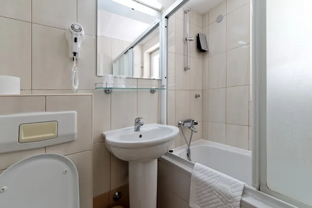 غرفة بسرير مزدوج أو سريرين منفصلين بشرفة، Perla Hotel Dubrovnik 8/9