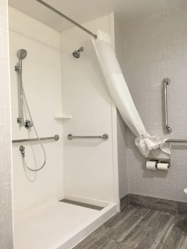 غرفة بسرير كينج لذوي الإعاقة، Hampton Inn Old Bridge 3/3