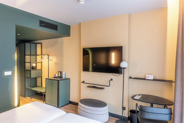 Classic, Twin Beds, River View, Novotel Rouen Centre Cathedrale 2/5