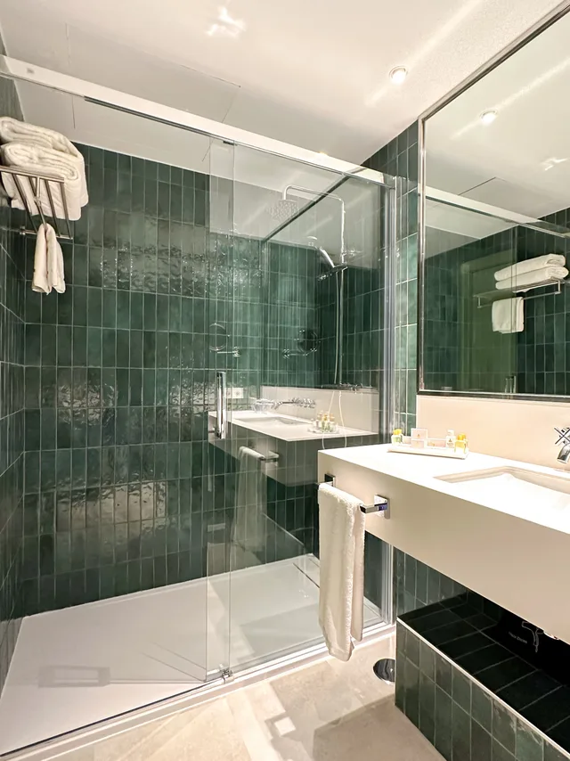 غرفة سوبيريور بإطلالة على المدينة بشرفة مفردة بسرير مزدوج، Ribera de Triana Hotel 7/10