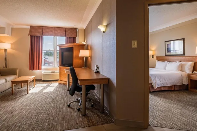 Traditional, Suite, King Bed, Future Inns Halifax 3/3