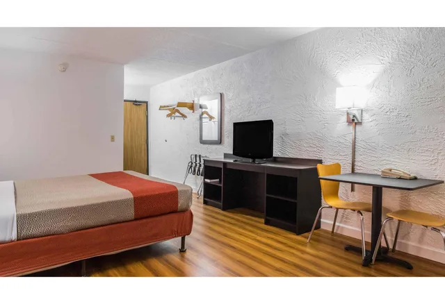 غرفة بسرير كوين، Motel6 Prospect Heights, IL 8/9
