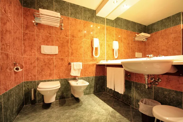 جناح، Hotel Major 5/7