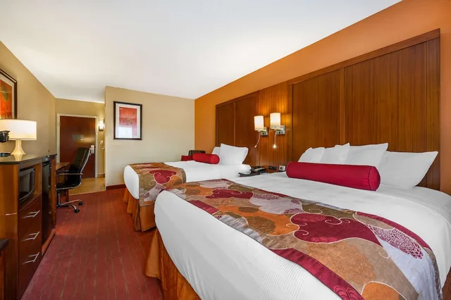 غرفة قياسية بسريرين كوين بمطبخ صغير، Best Western Plus Georgetown Corporate Center Hotel 2/6