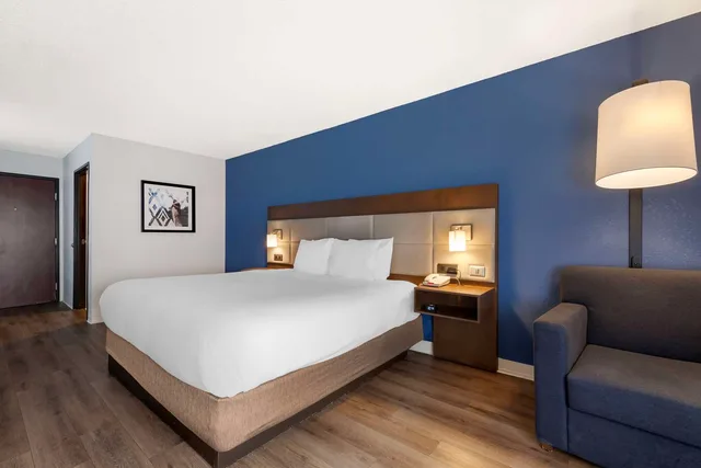غرفة بسرير كينج، Best Western Sycamore Inn 2/3