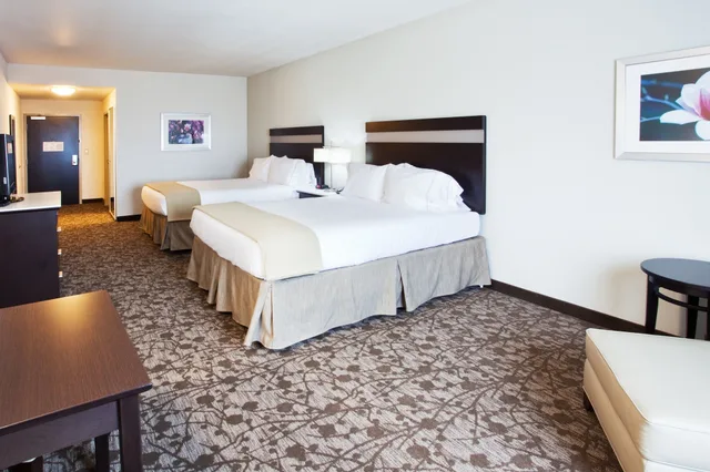 غرفة قياسية بسريرين كوين، Holiday Inn Express Augusta North 4/8