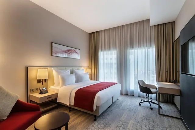 غرفة قياسية بسرير كينج، فندق رمادا من ويندام طريق الملك فهد(Ramada by Wyndham Hotel King Fahd Road) 2/3