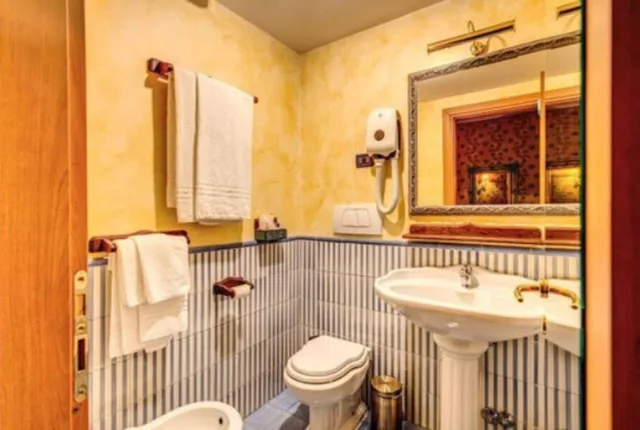 غرفة ثلاثية بسرير مزدوج وسرير فردي، RESIDENZA AVE ROMA 5/5