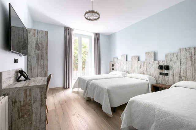 Room, Triple, Hostal Anton Martin 2/10