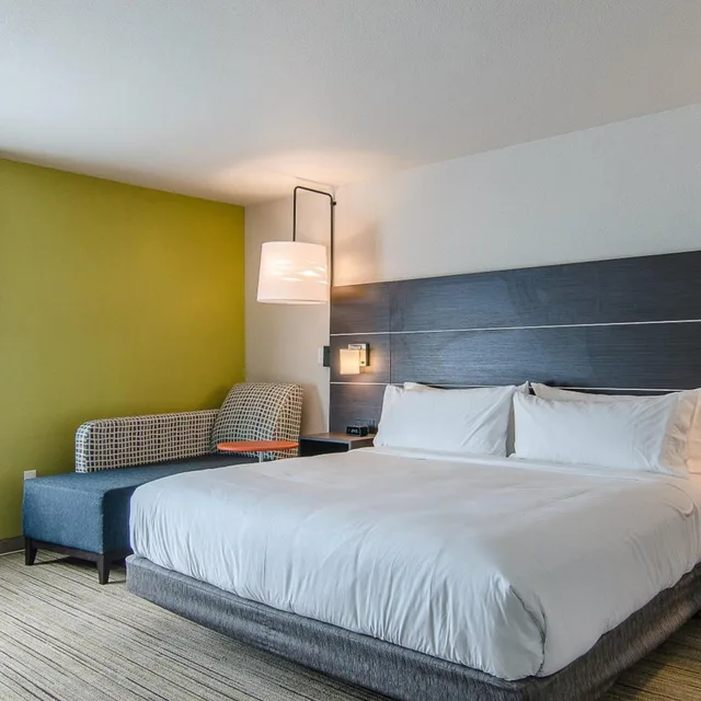 Xtra Space, Standard, King Bed، Holiday Inn Express And Suites Atchison 2/8