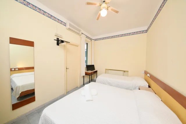غرفة اقتصادية ثلاثية بسرير مزدوج وسرير فردي، Hotel Villa Diana 2/6
