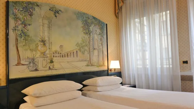غرفة قياسية بسريرين منفصلين، Ih Hotels Milano Ambasciatori 7/10