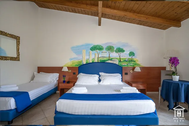 غرفة كلاسيكية ثلاثية بسرير كوين وسرير فردي، Hotel Tempio 2/4